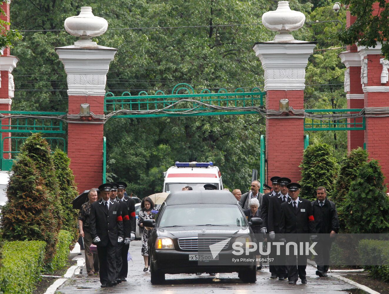 Funeral of poet Andrey Voznesenky at Novodevichy Cemetery