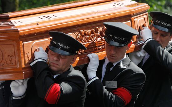 Funeral of poet Andrey Voznesenky at Novodevichy Cemetery