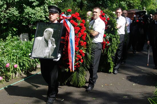 Funeral of poet Andrey Voznesenky at Novodevichy Cemetery