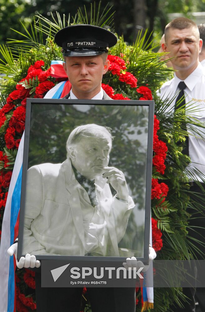 Funeral of poet Andrey Voznesenky at Novodevichy Cemetery