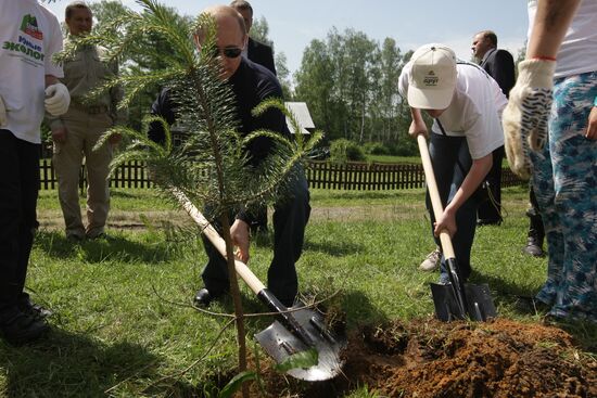Vladimir Putin visits Losiny Ostrov National Park