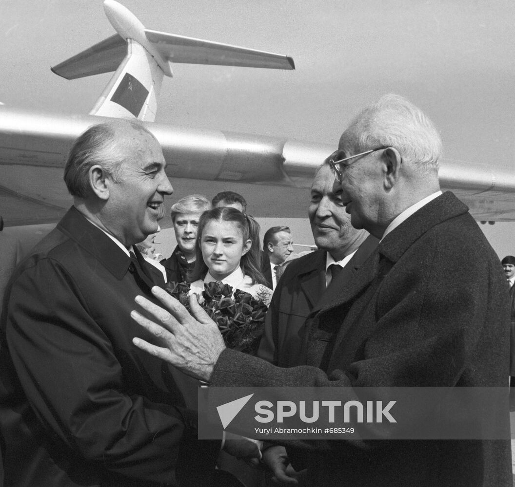 Mikhail Gorbachev and Gustáv Husák.