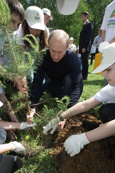 Vladimir Putin visits Losiny Ostrov National Park