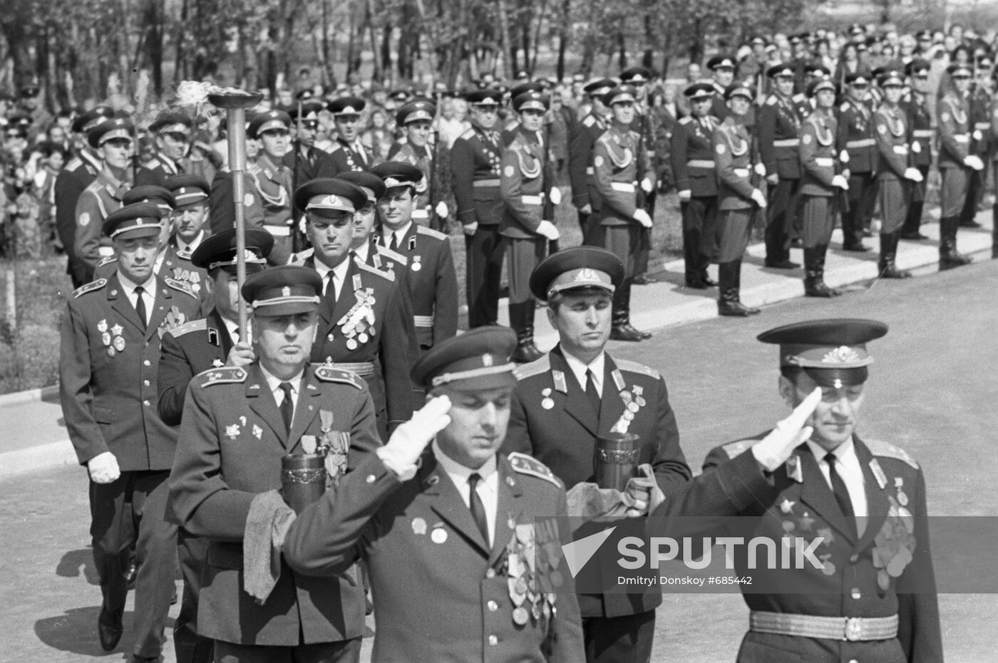 Soviet and Czeckoslovak officers carrying urns