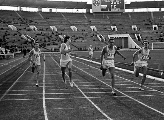 800m hurdle race