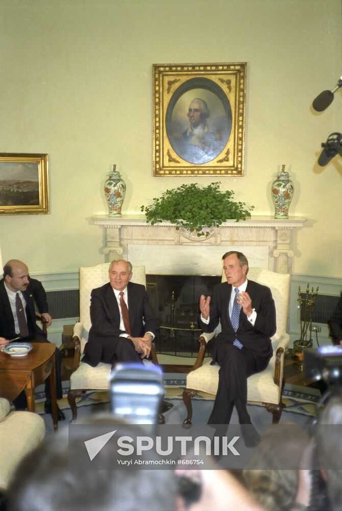 Mikhail Gorbachev and George Bush Sr. at White House