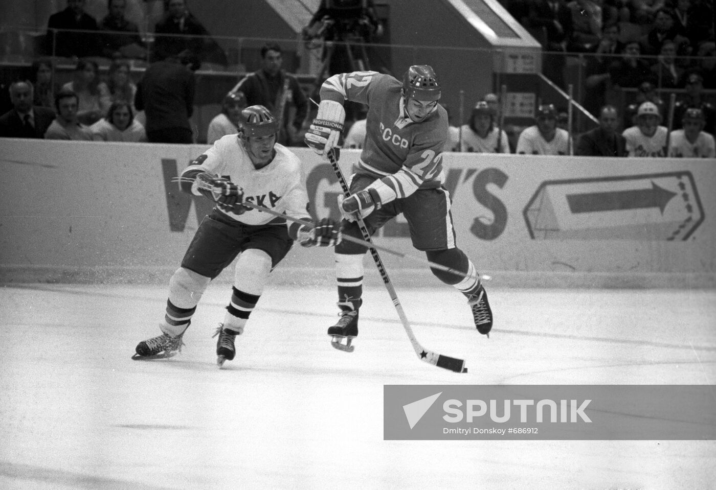 Hockey players Yuri Lebedev and Josef Slowakewich