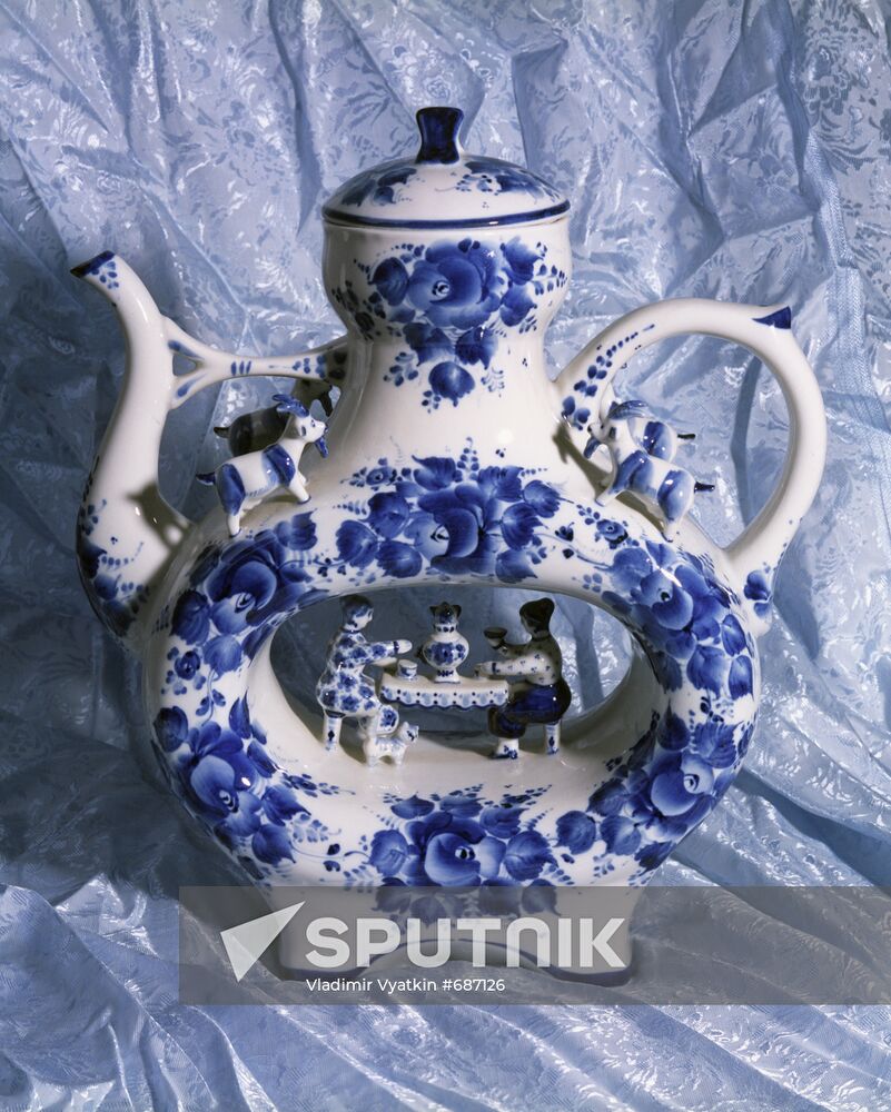 Gzhel pitcher for kvas