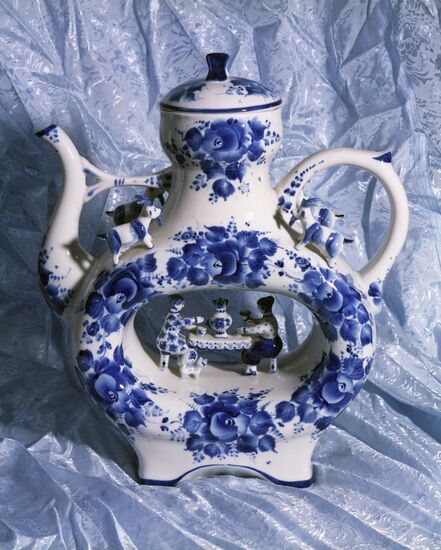 Gzhel pitcher for kvas