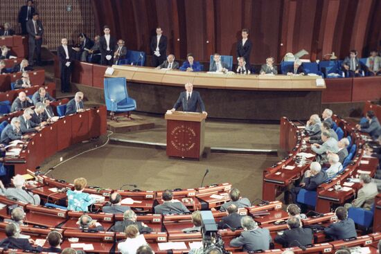 Mikhail Gorbachev makes a speech at PACE session.