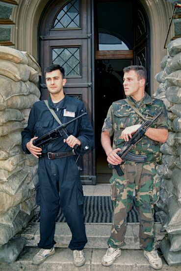 Guards at entrance to Presidium of Bosnia and Herzegovina
