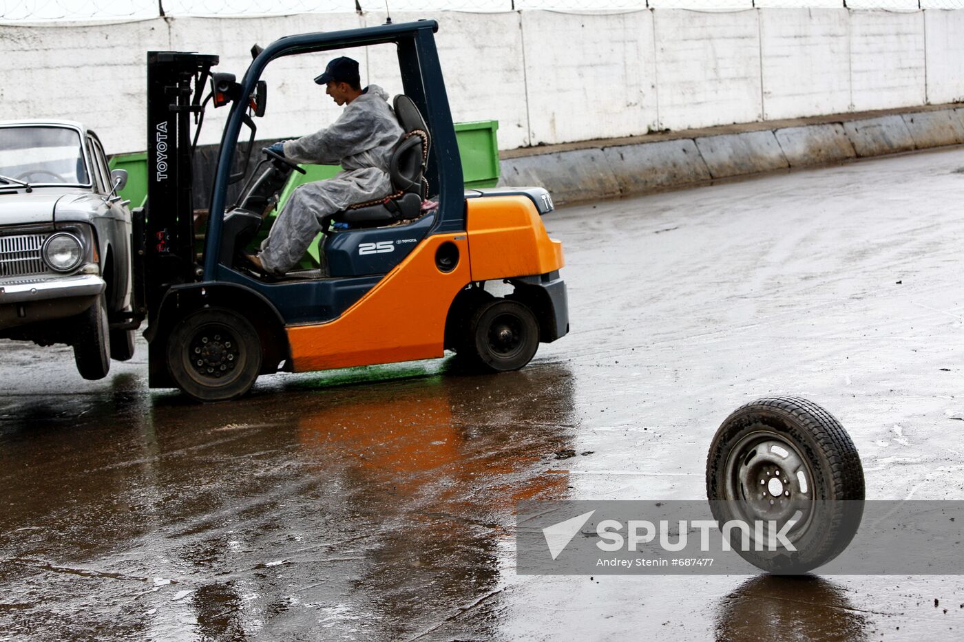 Car recycling at Vtormet Industrial Company
