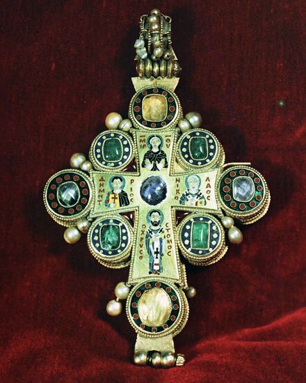 Cross depicting saints