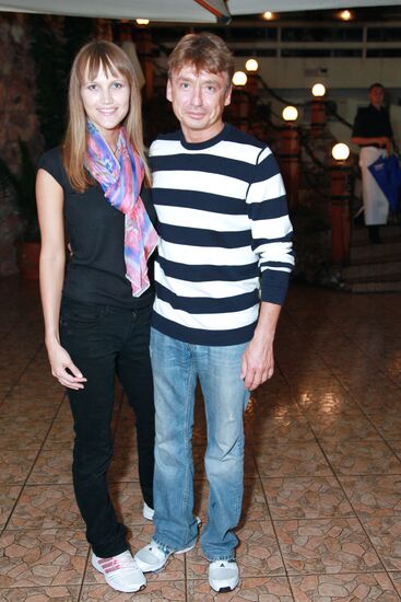 Anton Tabakov with his wife, Anzhelika