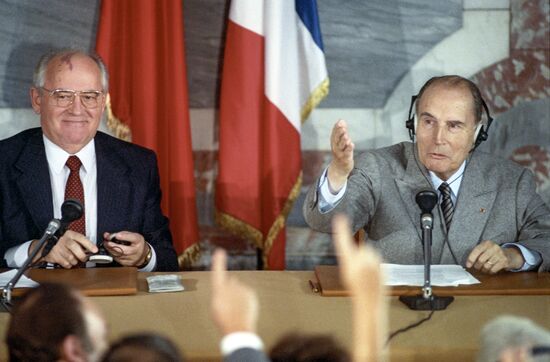 Mikhail Gorbachev, François Mitterrand