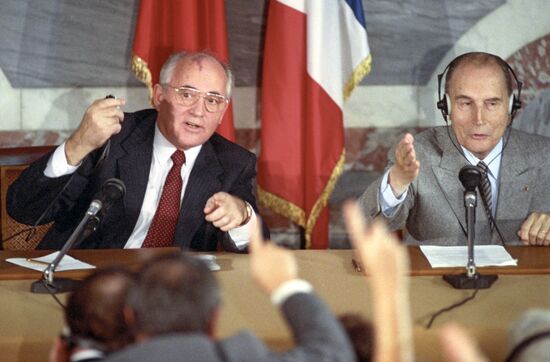Mikhail Gorbachev, François Mitterrand