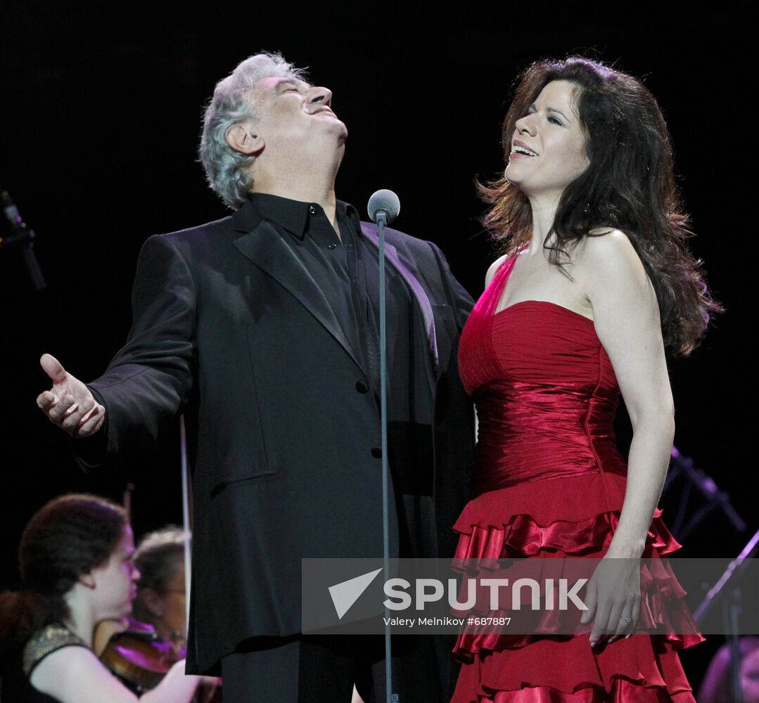 Placido Domingo and Veronica Villarroel