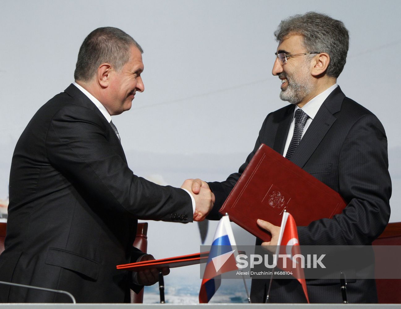 Igor Sechin and Taner Yildiz