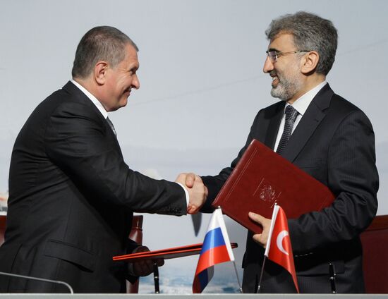 Igor Sechin and Taner Yildiz