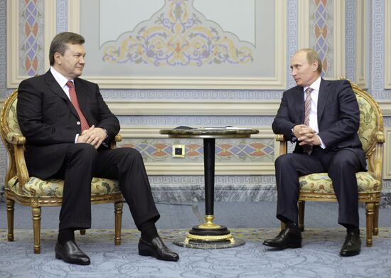 Vladimir Putin meeting Viktor Yanikovich