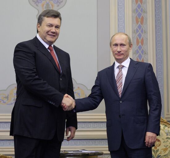 Vladimir Putin meeting Viktor Yanikovich