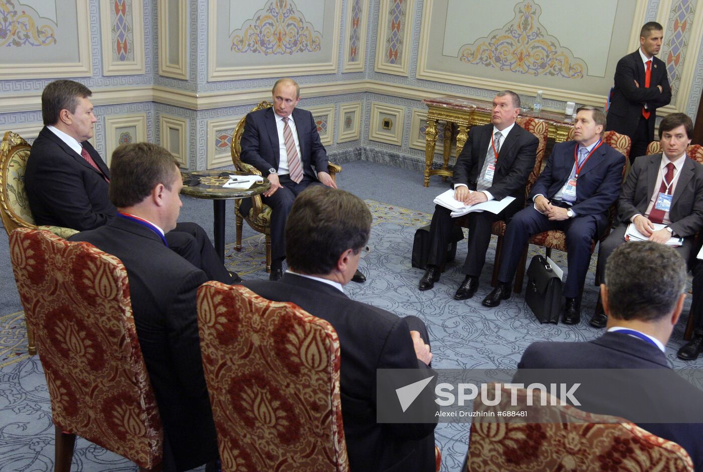 Vladimir Putin meeting Viktor Yanikovich