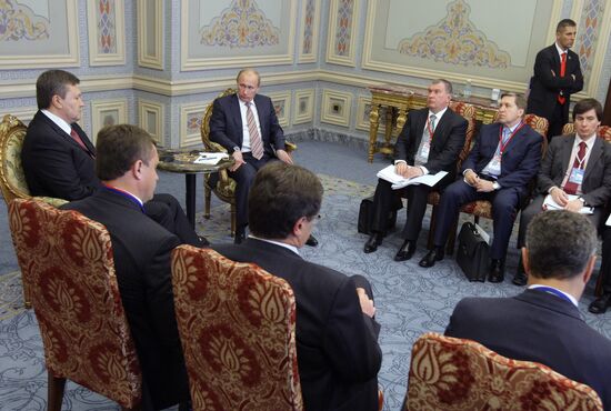 Vladimir Putin meeting Viktor Yanikovich