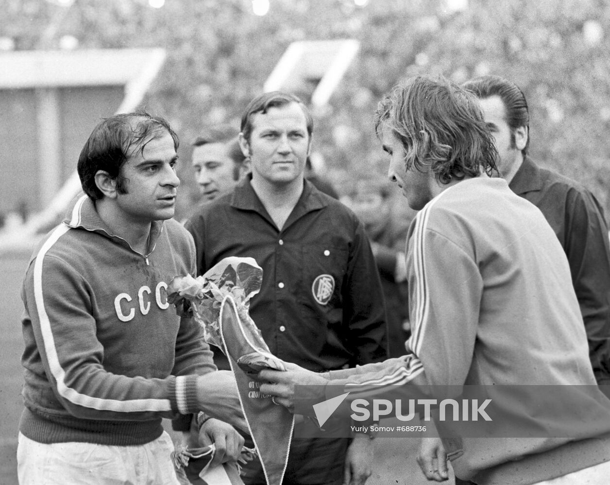 Football. FIFA World Cup qualifier USSR vs. France