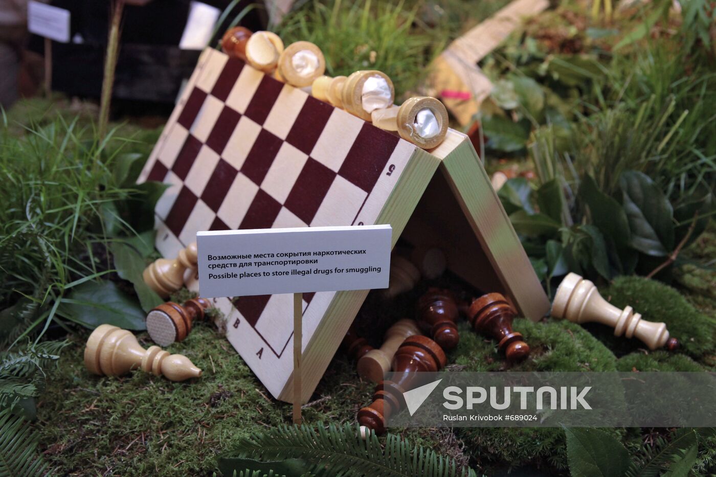 Exhibition demonstrating ways to hide drugs