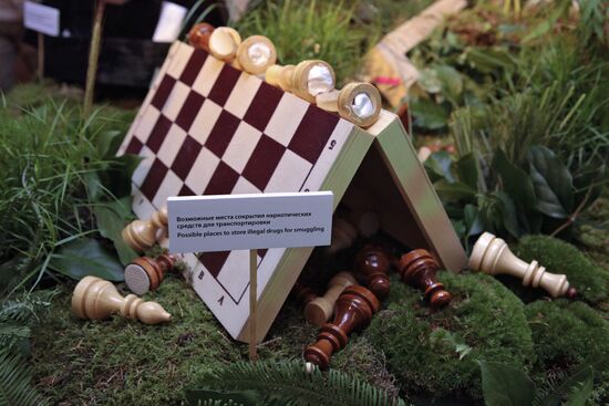 Exhibition demonstrating ways to hide drugs