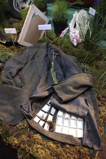 Exhibition demonstrating ways to hide drugs