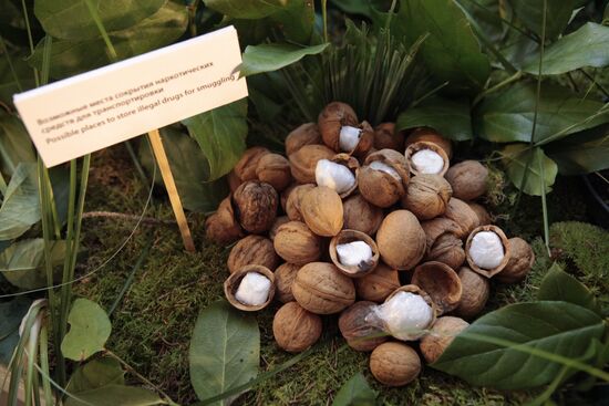 Exhibition demonstrating ways to hide drugs