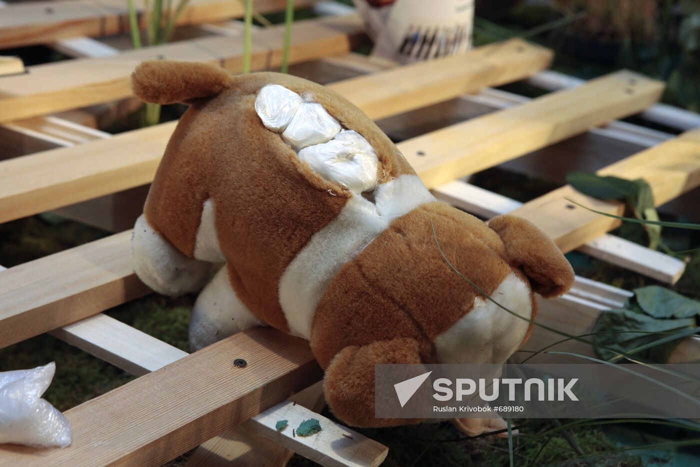 Exhibition demonstrating ways to hide drugs