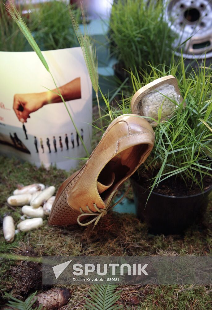Exhibition demonstrating ways to hide drugs