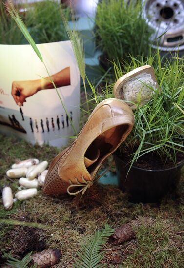 Exhibition demonstrating ways to hide drugs