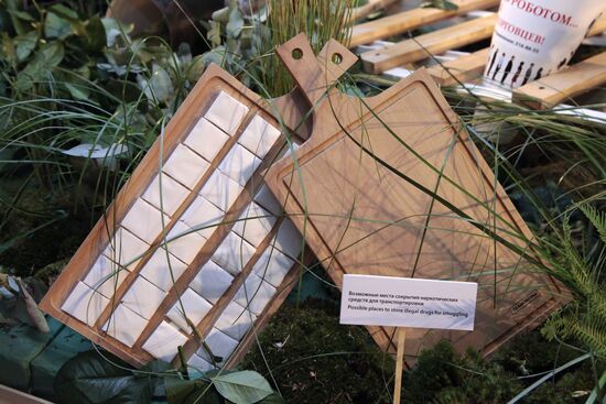 Exhibition demonstrating ways to hide drugs