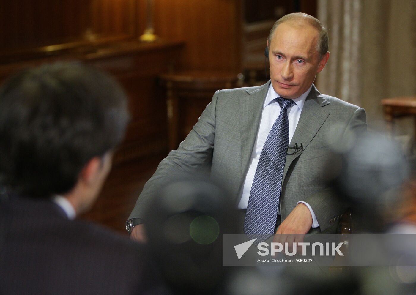 Vladimir Putin gives interview to French journalists