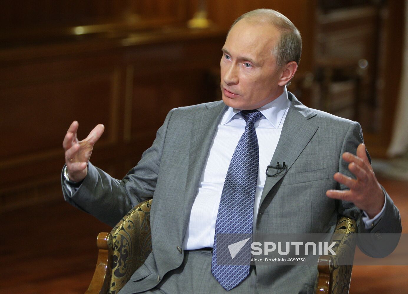 Vladimir Putin gives interview to French journalists