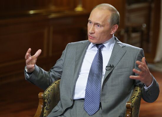 Vladimir Putin gives interview to French journalists