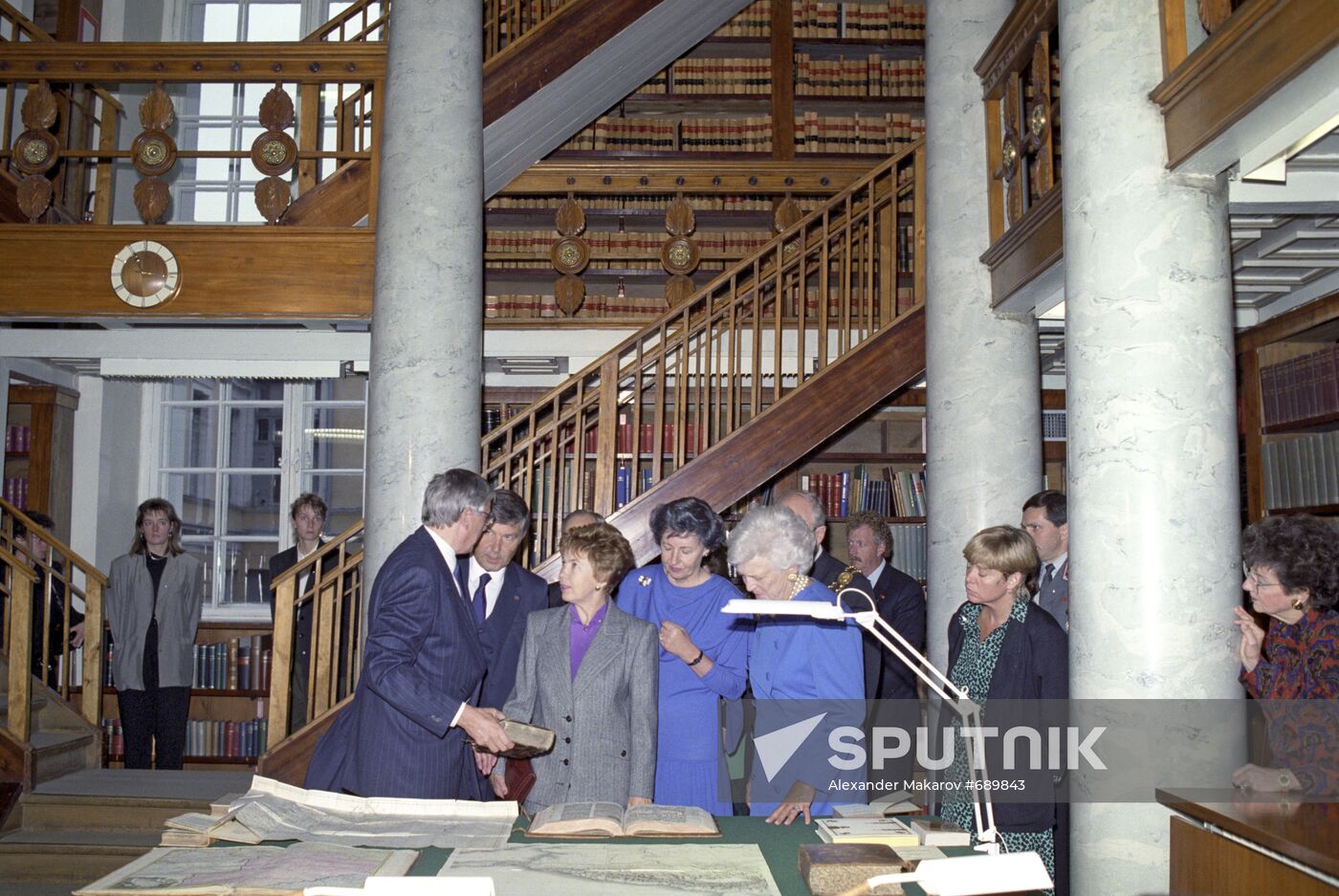 Raisa Gorbacheva and Barbara Bush