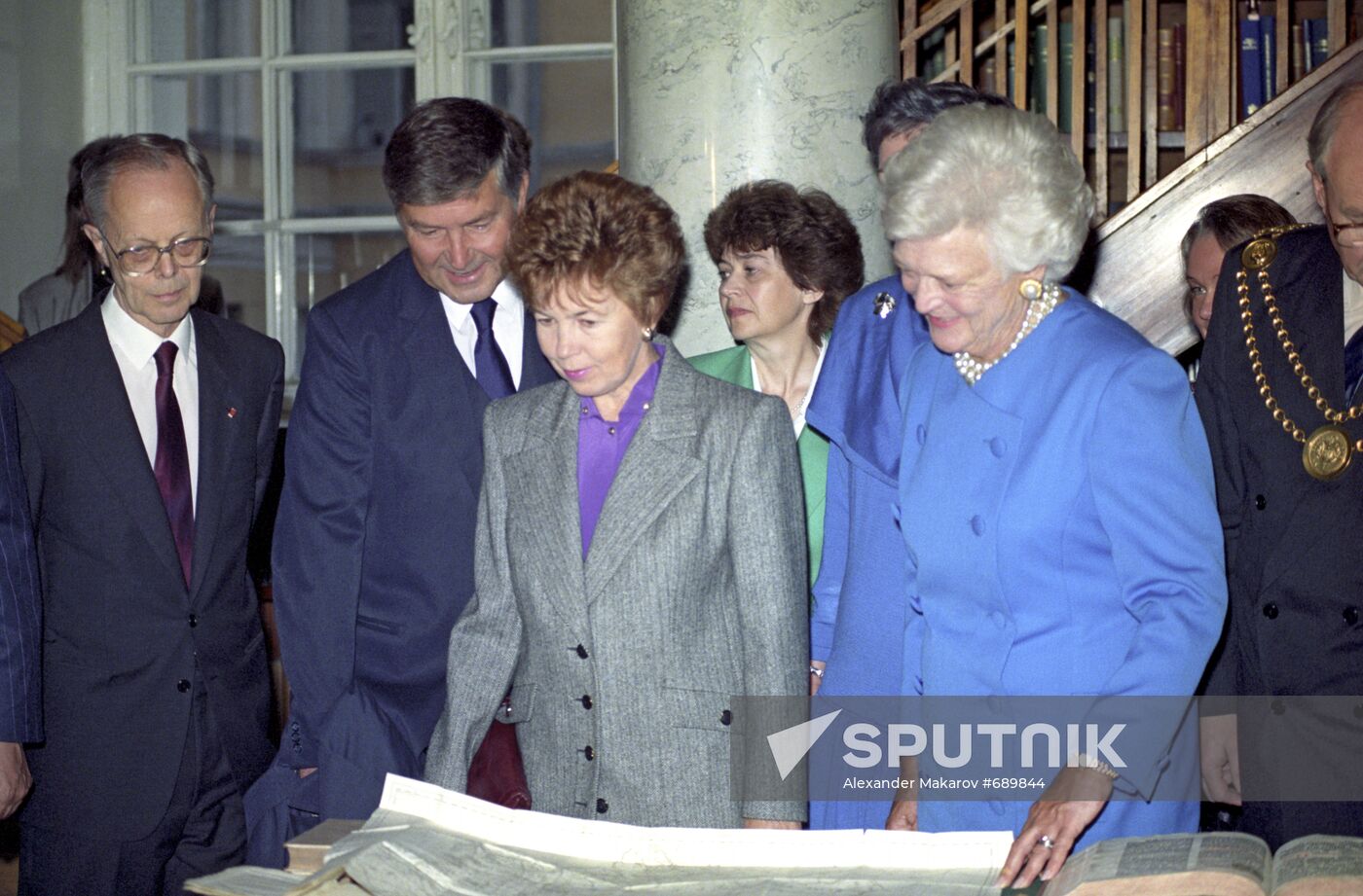 Barbara Bush and Raisa Gorbacheva