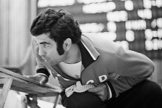 Coach Yury Shakhmuradov