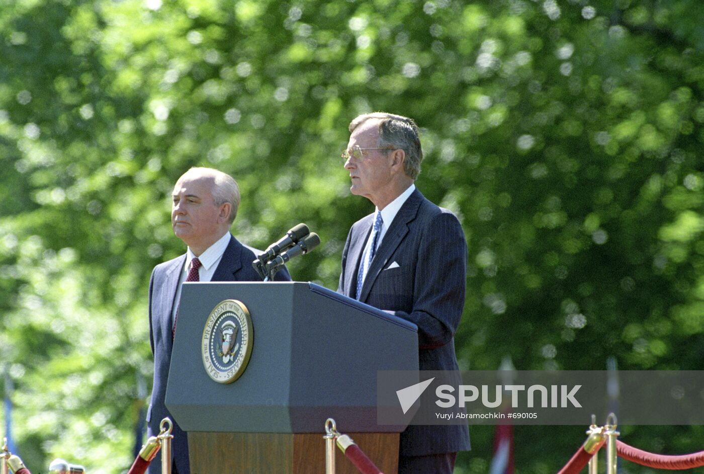 Mikhail Gorbachev and George Bush