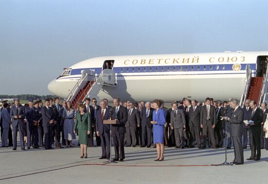 Welcome meeting of Soviet President Mikhail Gorbachev
