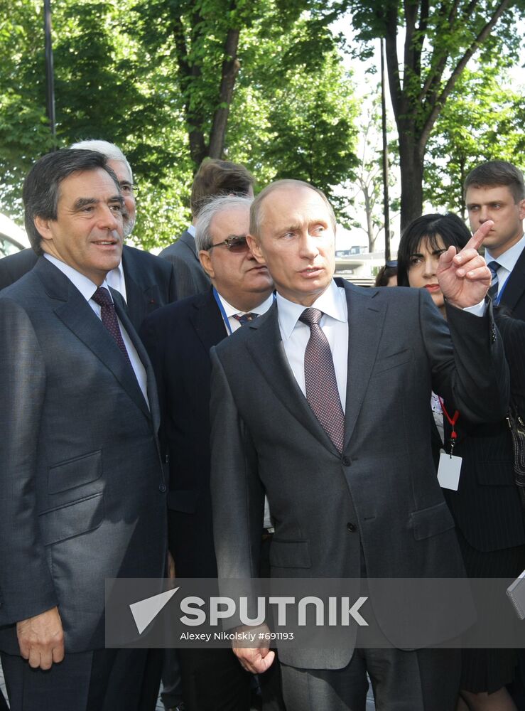 Vladimir Putin visits Paris. Day two