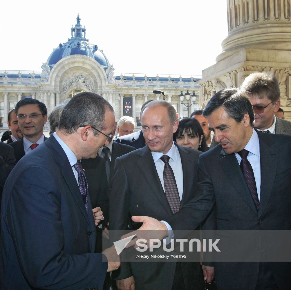 Vladimir Putin visits Paris. Day two
