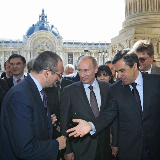 Vladimir Putin visits Paris. Day two