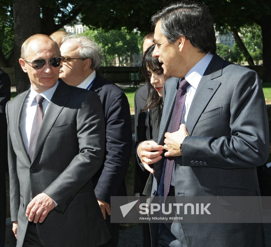 Vladimir Putin visits Paris. Day two