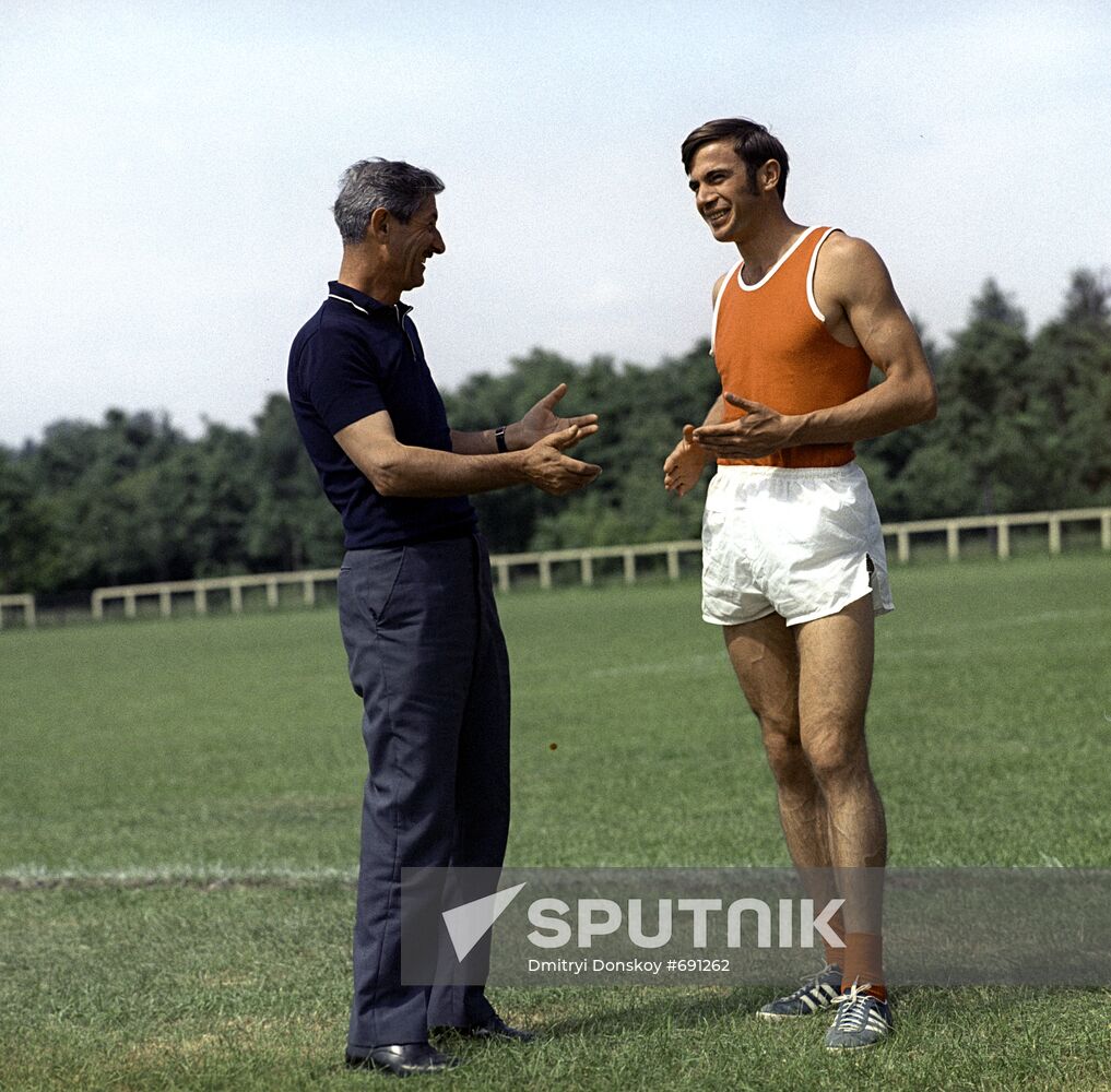 Viktor Saneev with his coach Akop Karselyan