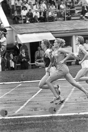 800 metres race heat